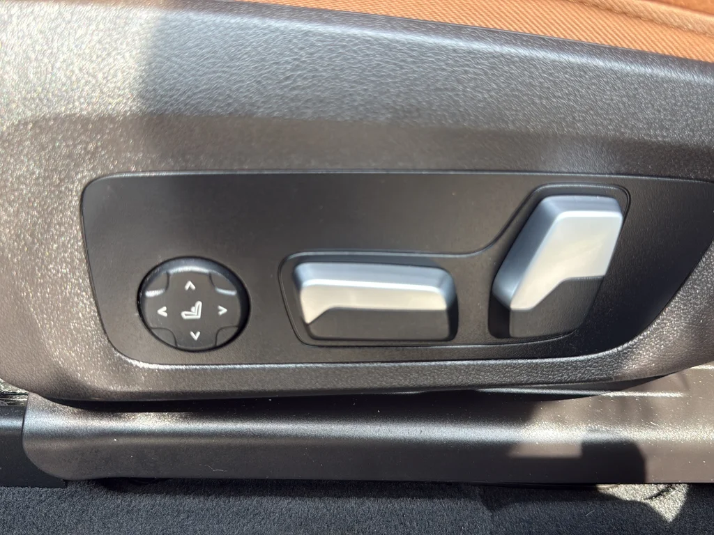 Used 2023 Black BMW xDrive30i image 18