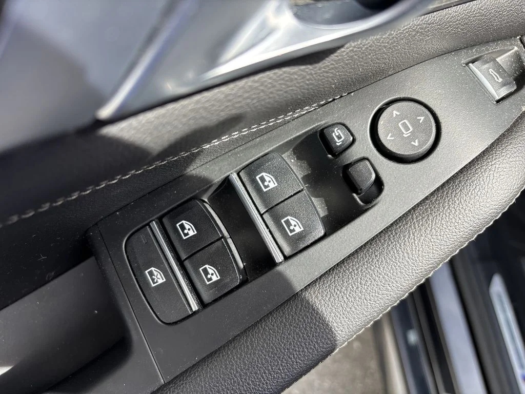 Used 2021 Black BMW xDrive40i image 15