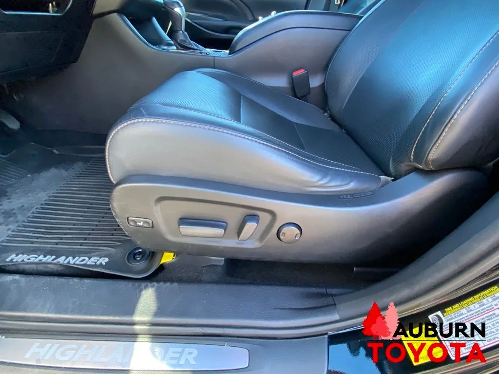 Used 2016 Midnight Black Metallic Toyota Limited image 39