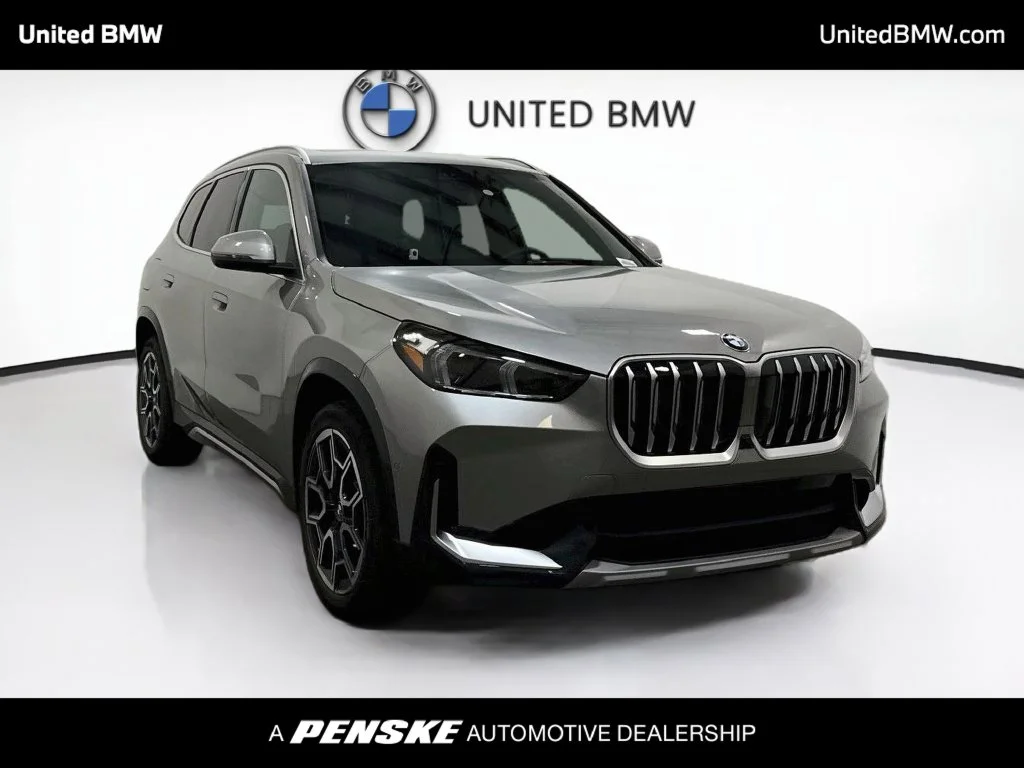 New 2027 Space Silver Metallic BMW xDrive28i image 3