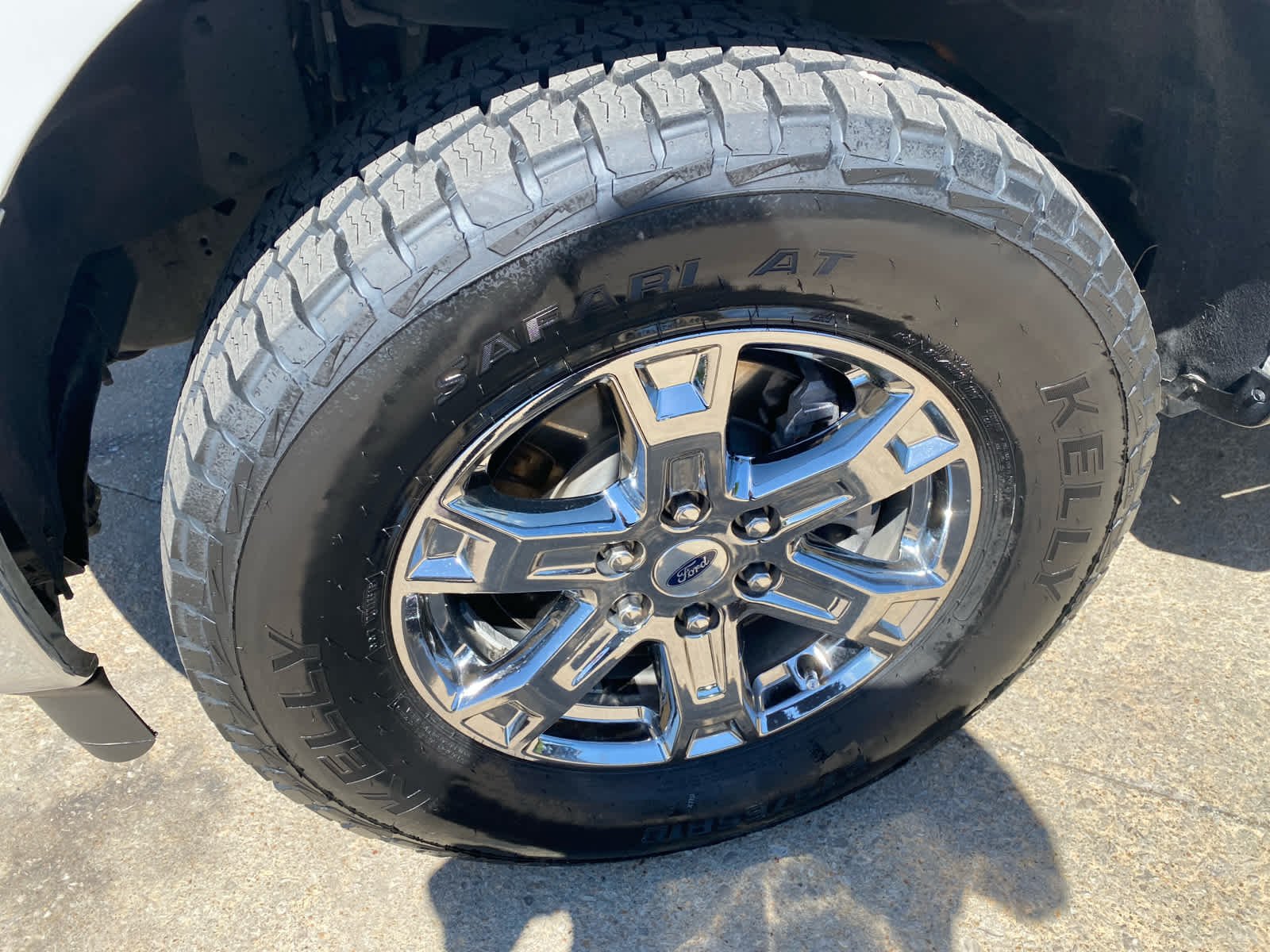 Used 2023  Ford XL image 21