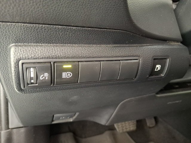 Used 2025  Toyota LE image 32