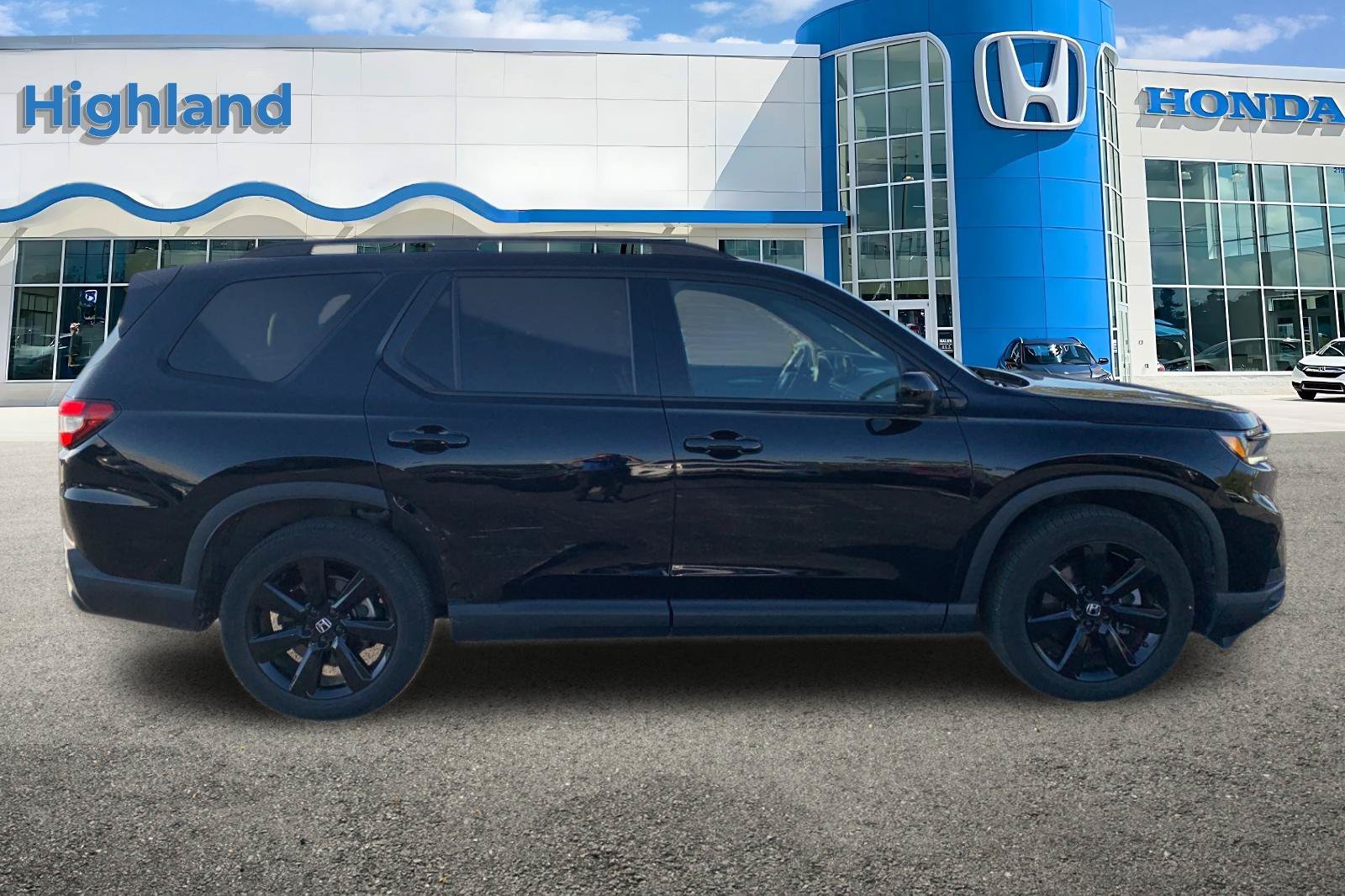 Certified Used 2025 Black Honda Black Edition image 6