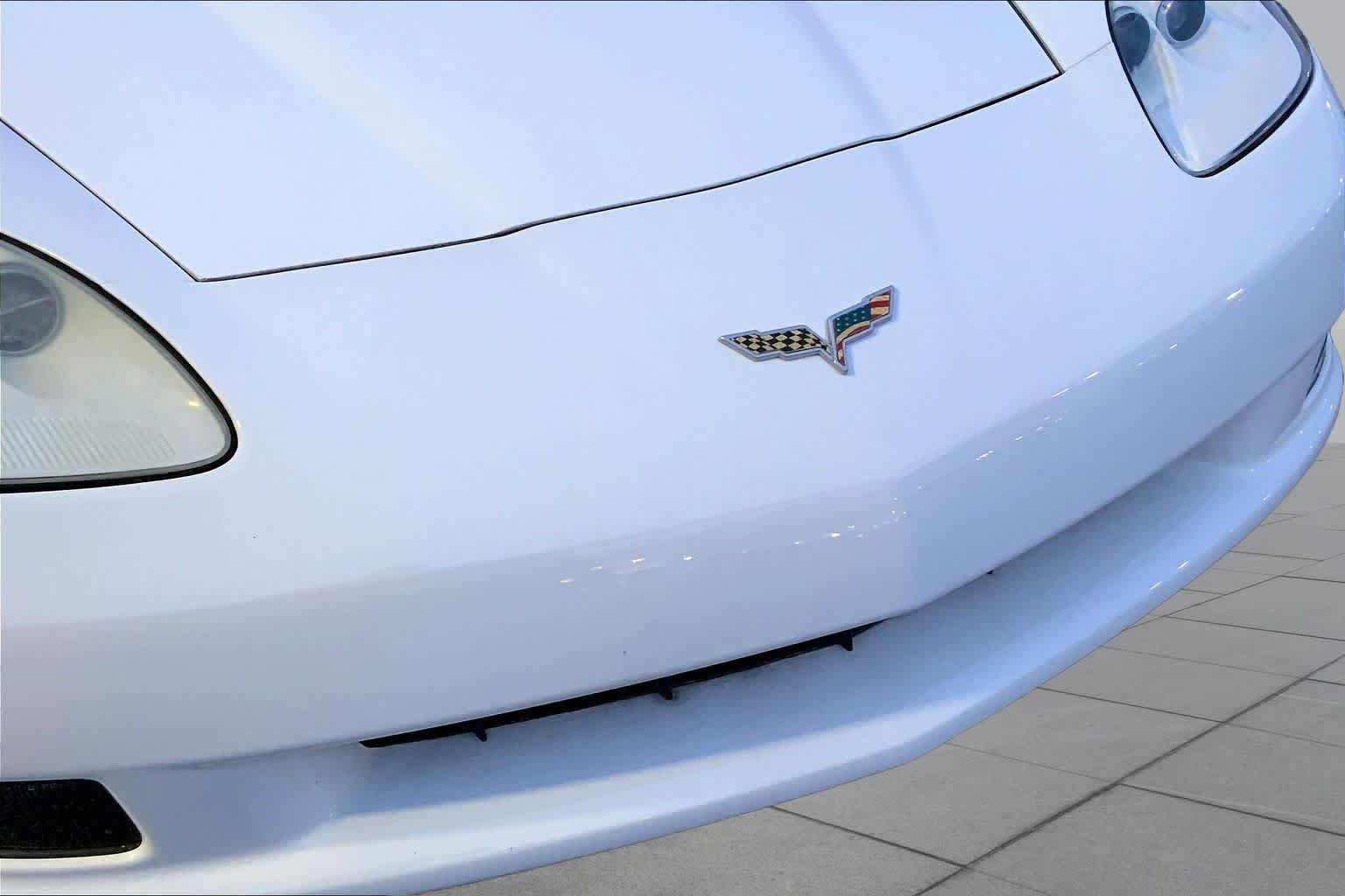 Used 2006 Arctic White Chevrolet  image 21