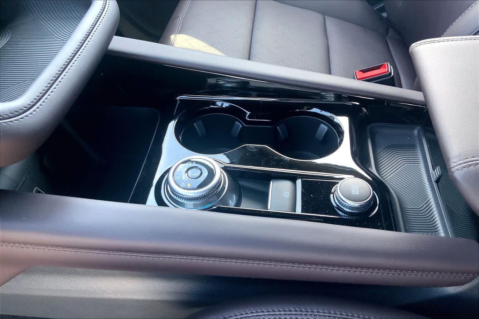 New 2026 Star White Metallic Tri-Coat Ford Platinum™ image 7