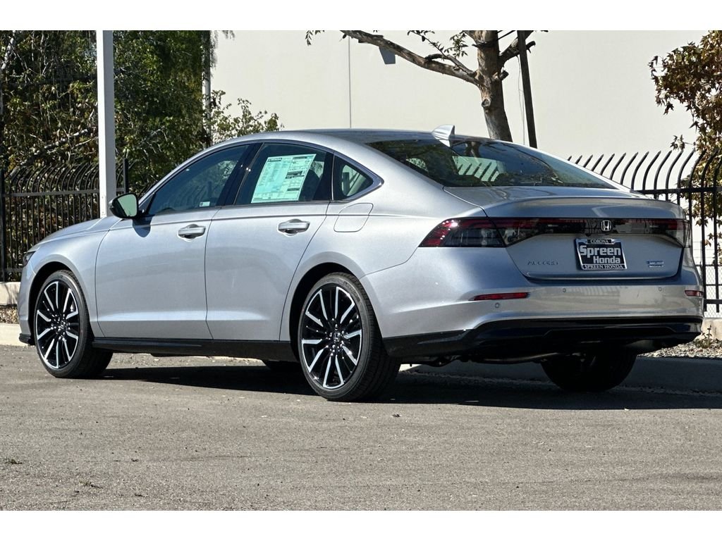 New 2026 Solar Silver Metallic Honda Touring image 7
