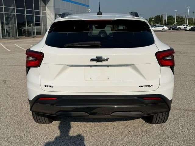 Used 2024 Summit White Chevrolet ACTIV image 29