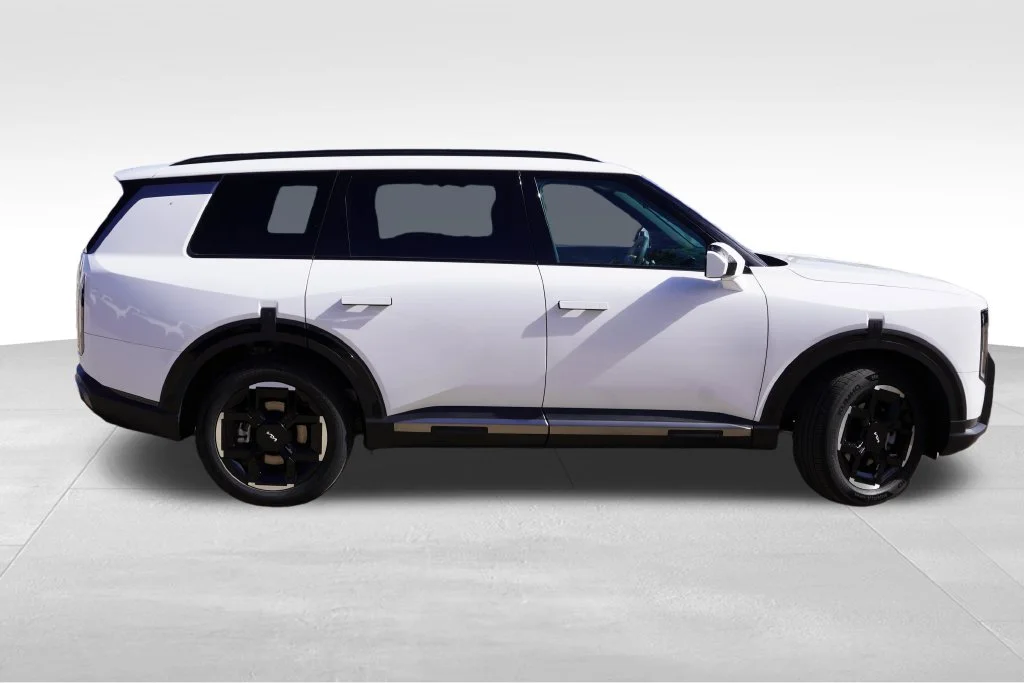 Certified Used 2027 Glacial White Kia EX image 4