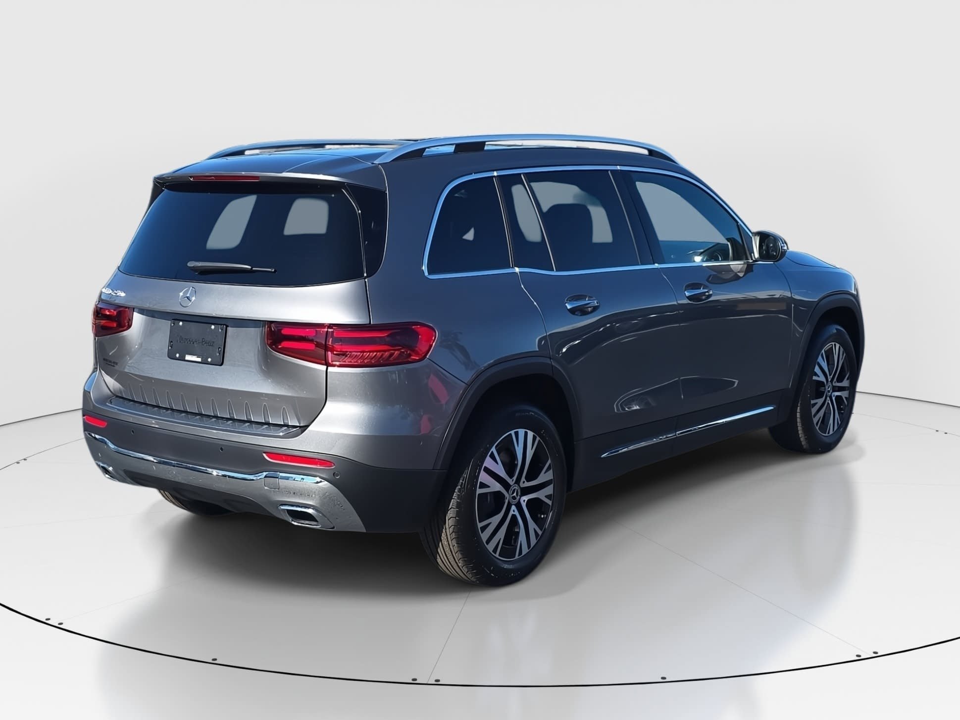 New 2026 Mountain Grey Metallic Mercedes-Benz GLB250 image 6