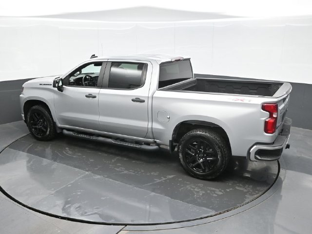Used 2022 Silver Chevrolet Custom image 11