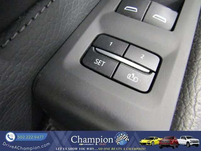 Used 2022 White Frost Tricoat GMC Denali image 29
