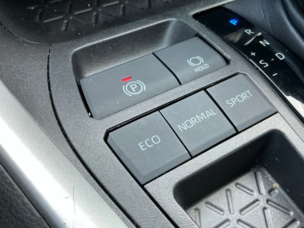 Used 2022 Silver Toyota LE image 37