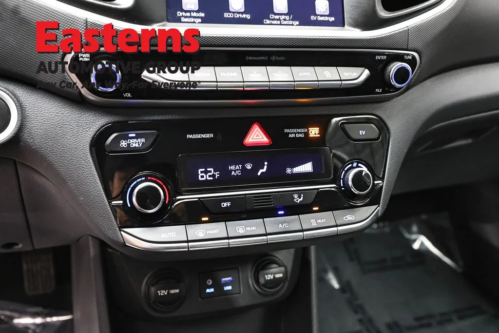 Used 2019 White Hyundai Base image 20