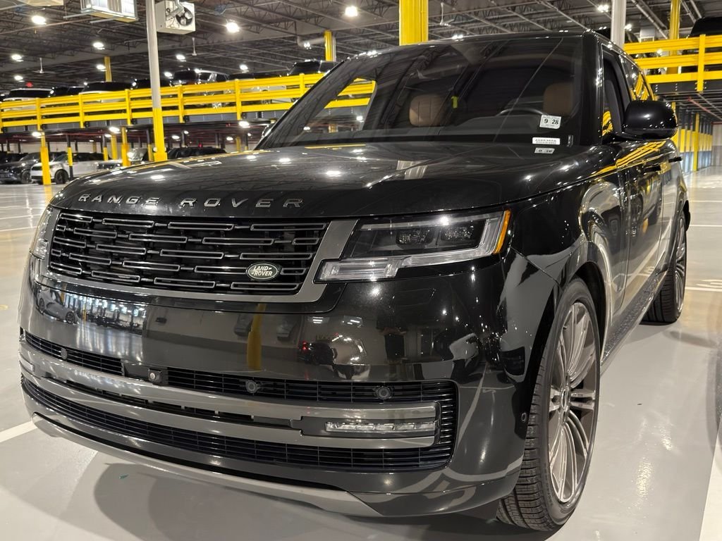 Used 2023 Santorini Black Metallic Land Rover SE image 1