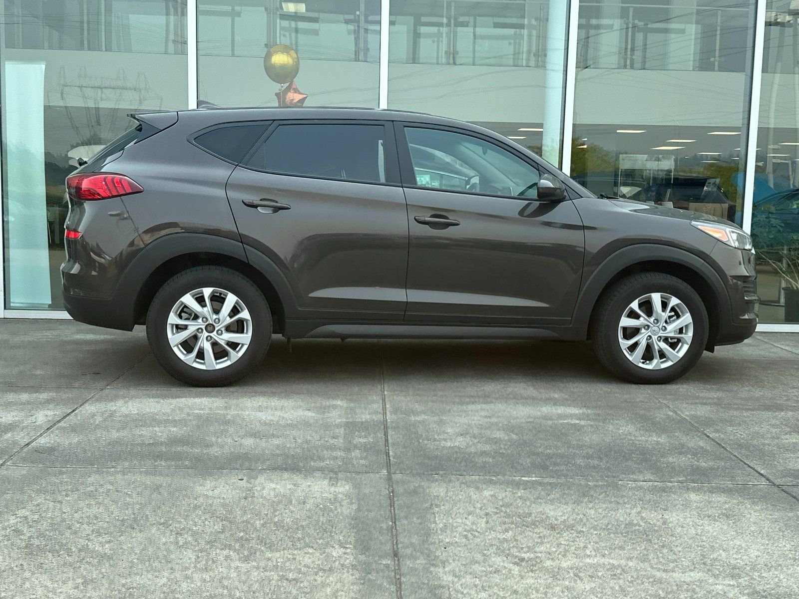Used 2020 Sage Brown Hyundai SE image 1