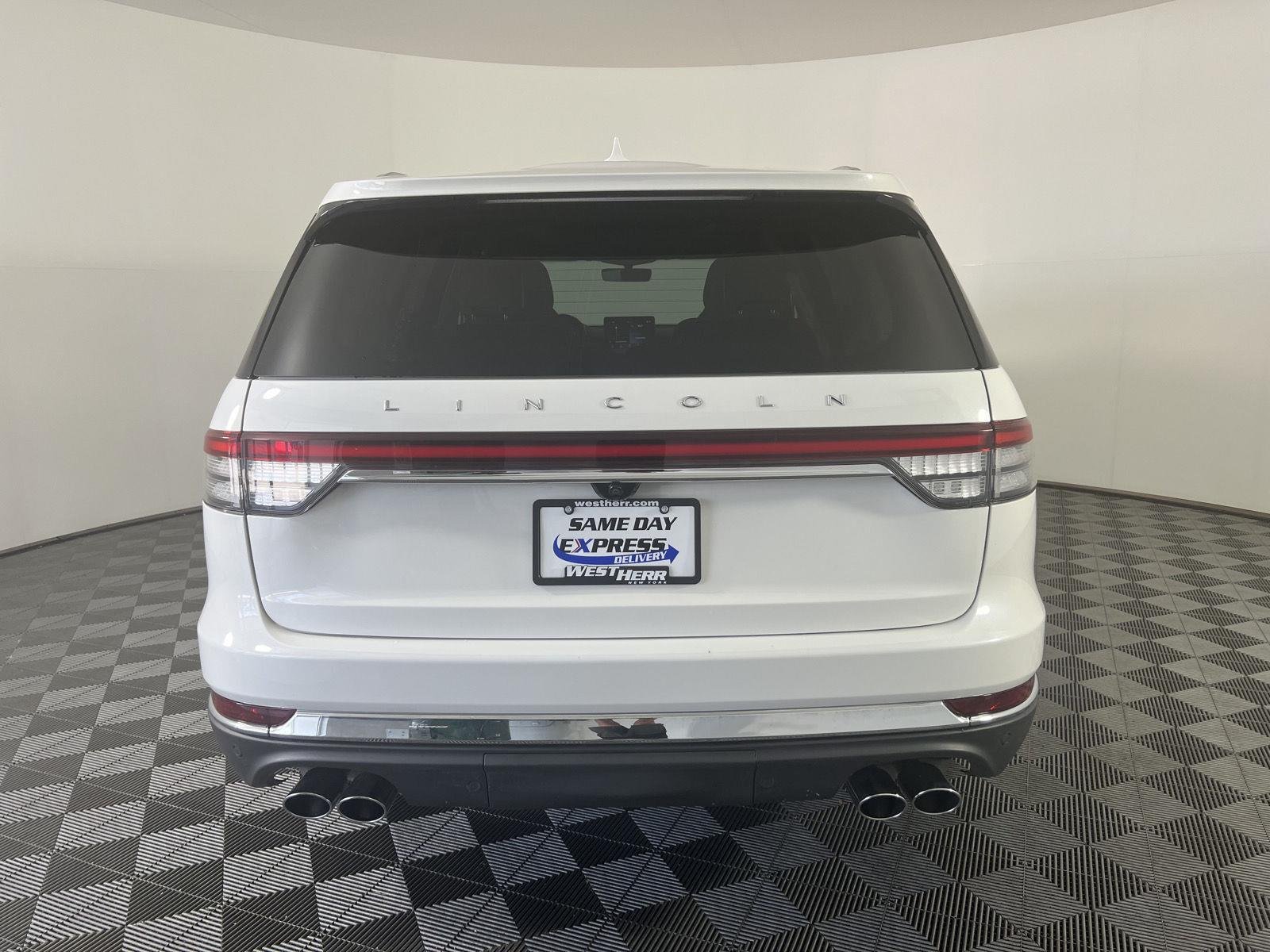 Used 2022 Pristine White Lincoln Reserve image 4