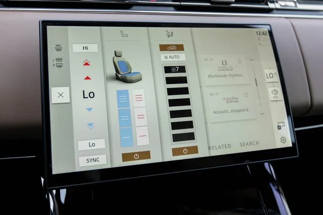 New 2026  Land Rover SE image 39