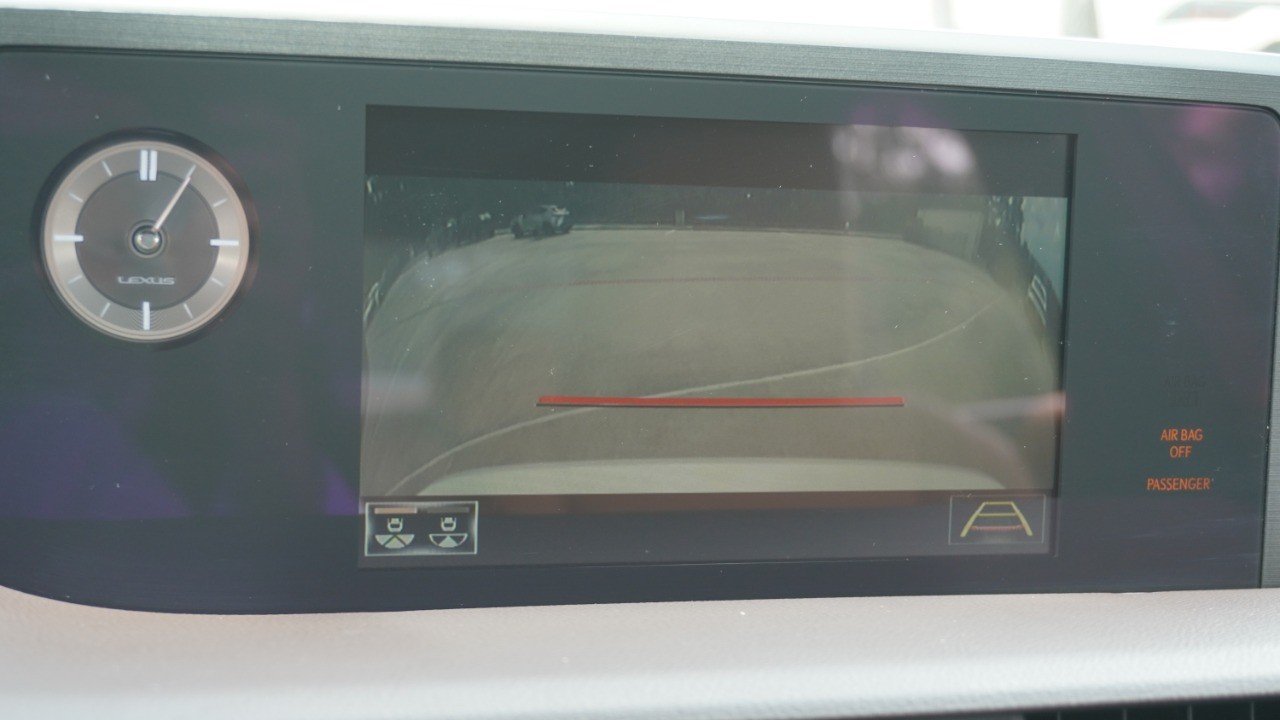 Certified Used 2021 White Lexus ES 350 image 18