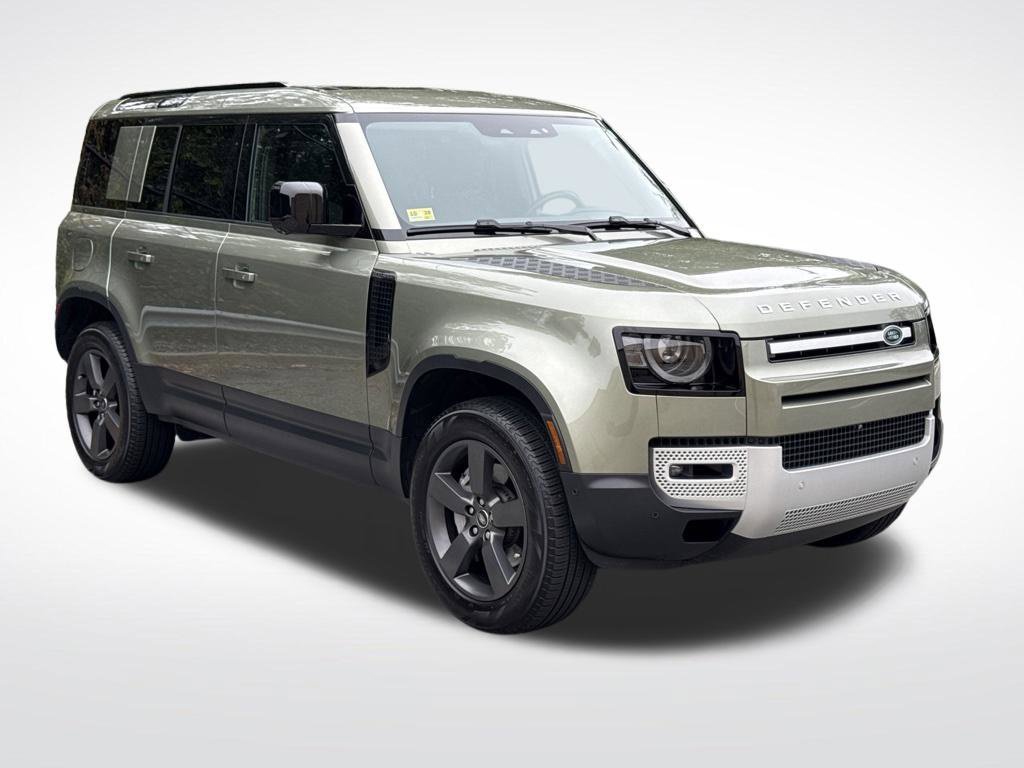 Used 2025 Green Land Rover S image 3
