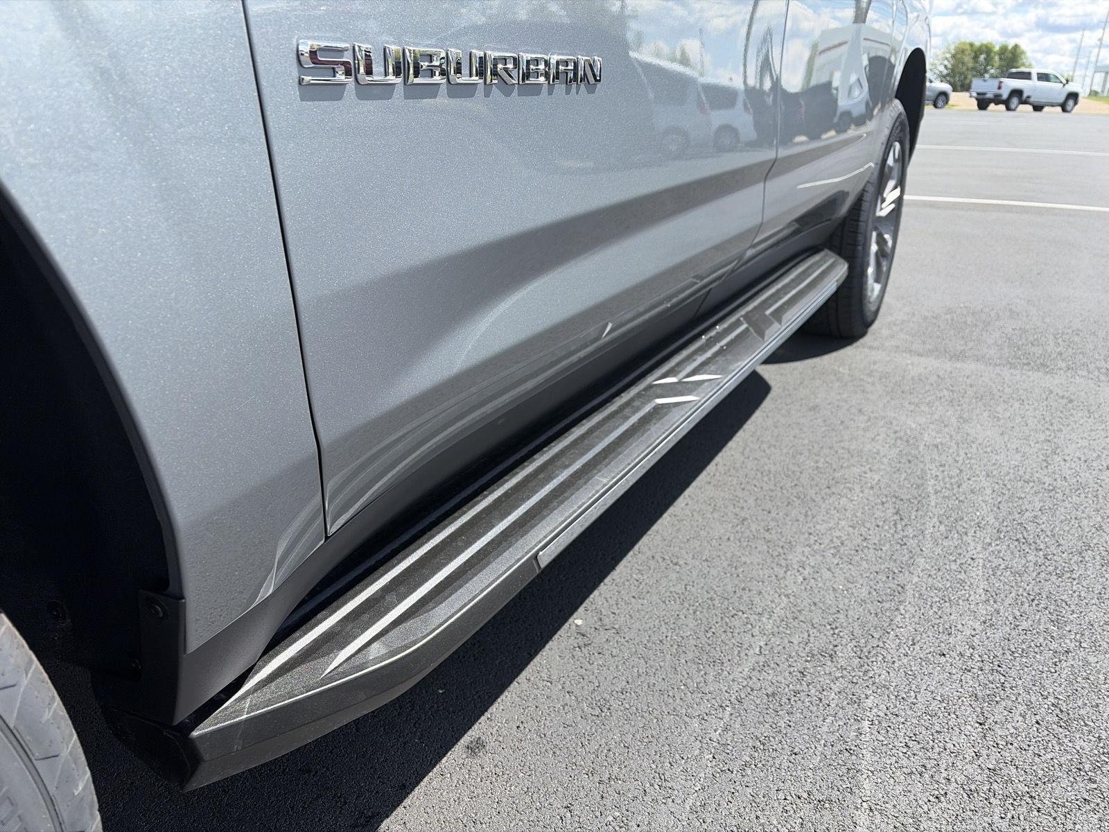 2026 Chevrolet Suburban LT - Photo 13