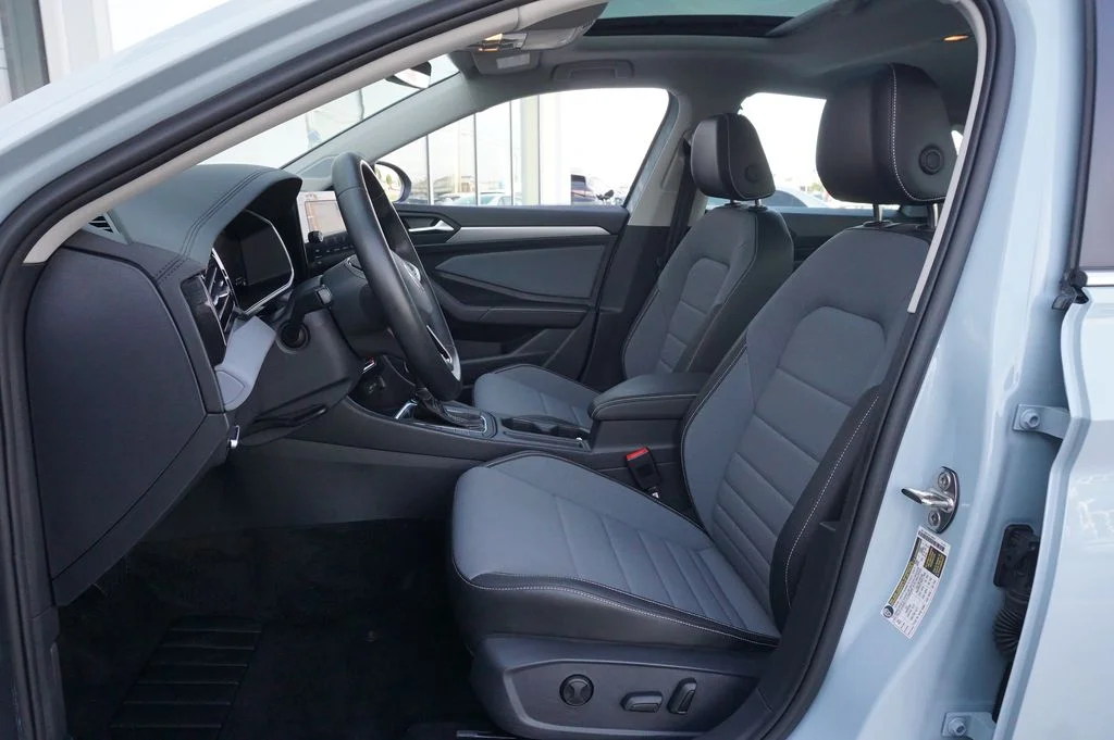 Certified Used 2025 Gray Volkswagen 1.5T SE image 21