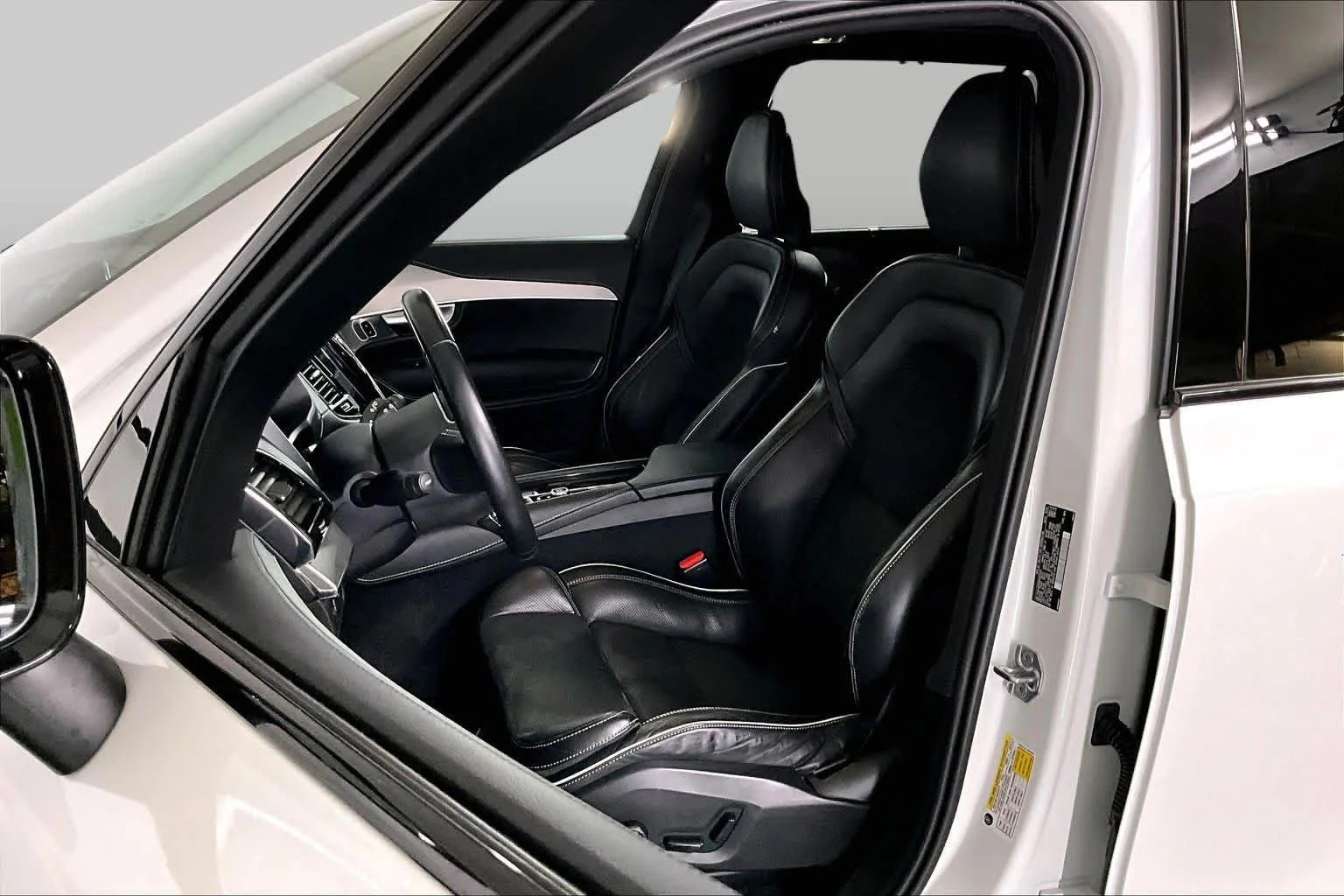 Used 2021 Crystal White Metallic Volvo R-Design image 9