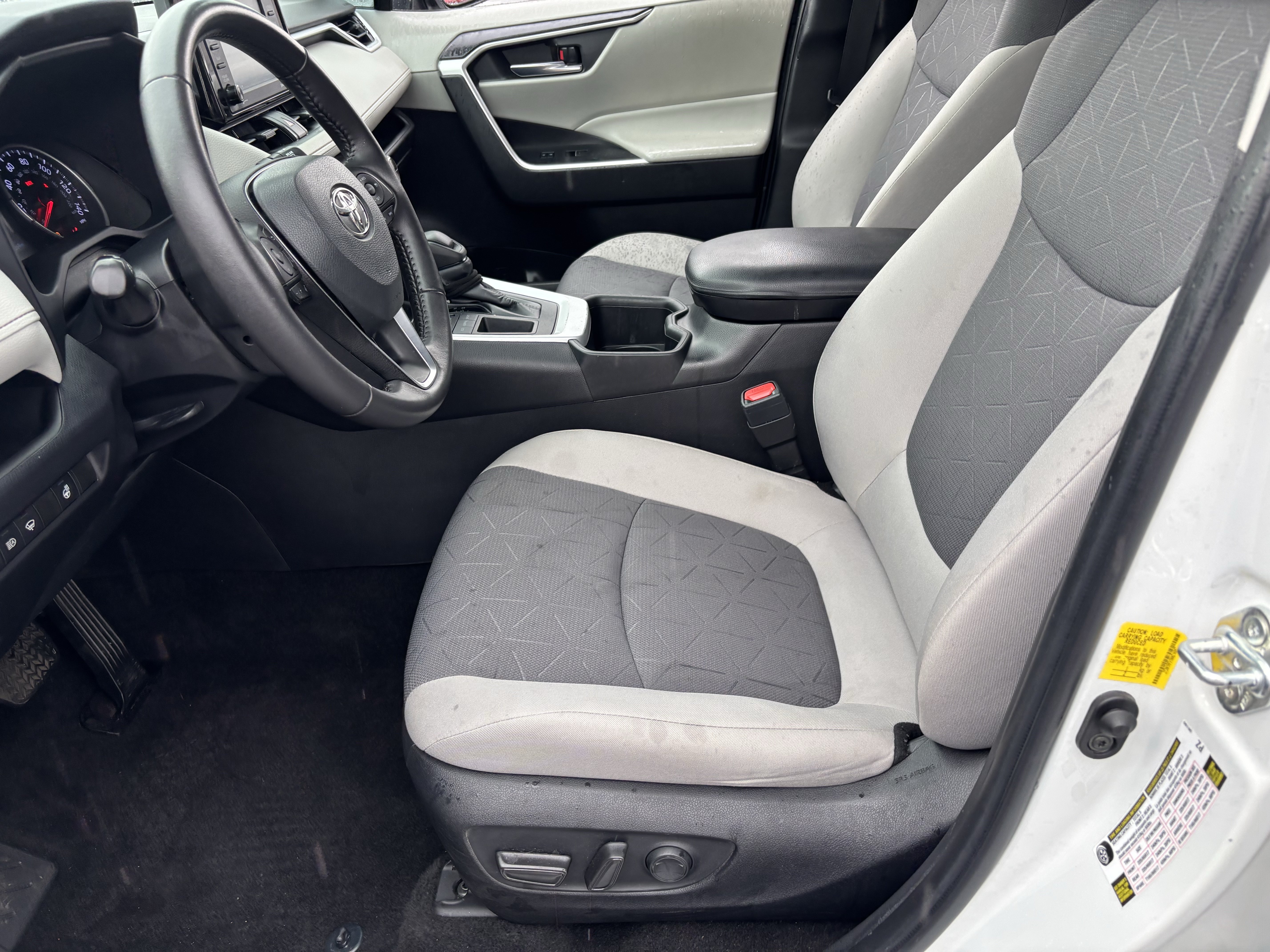 Used 2022 White Toyota XLE image 18