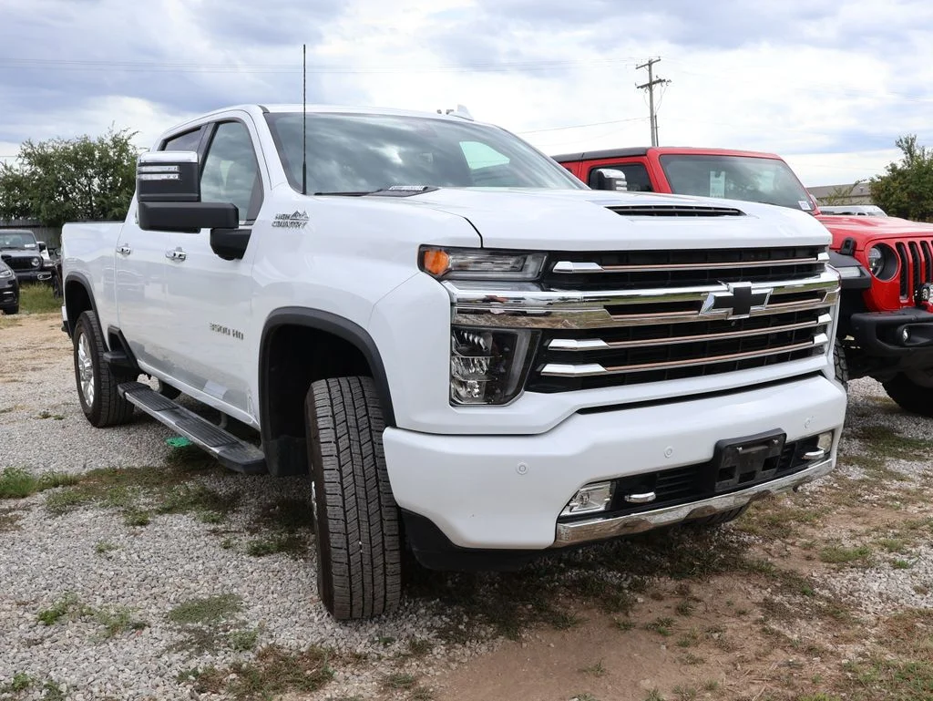 Used 2022 White Chevrolet High Country image 12