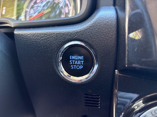 Used 2021 White Toyota Venture image 19