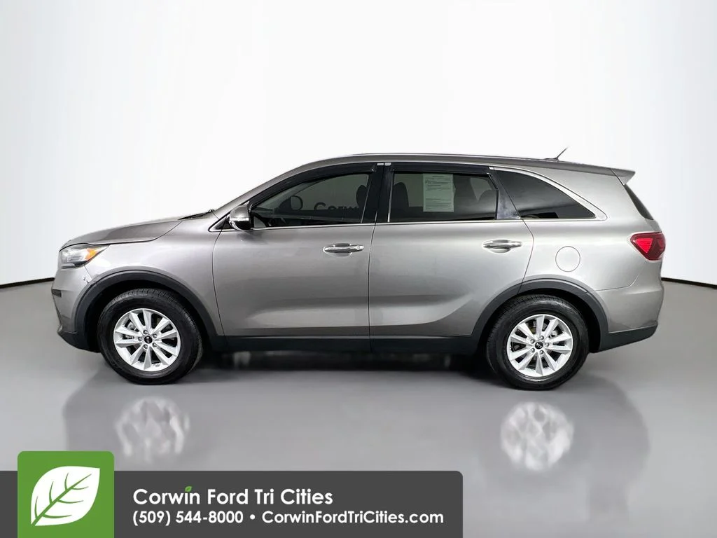 Used 2019 Titanium Silver Kia L image 6