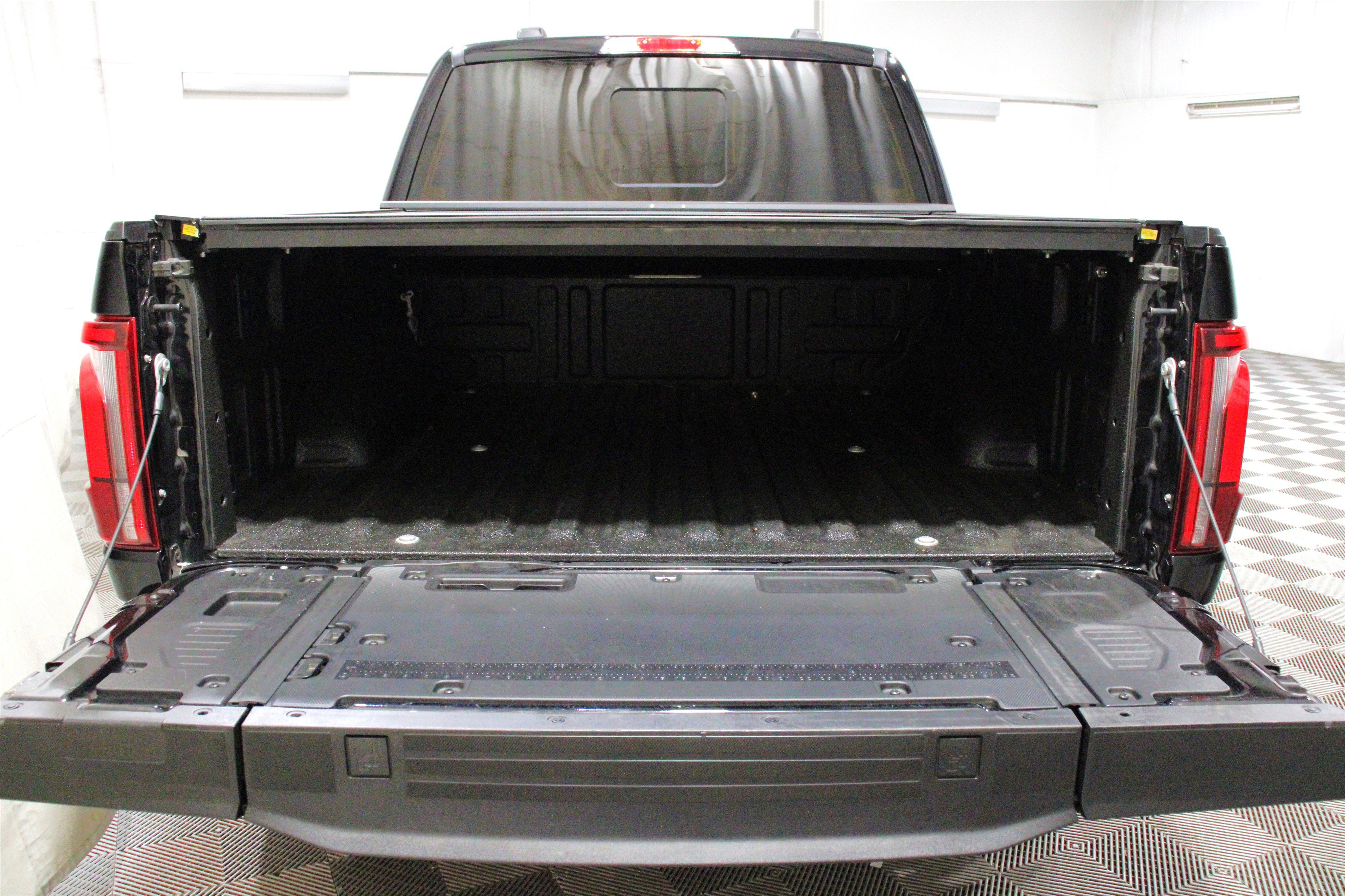 Used 2025 Agate Black Metallic Ford Tremor image 28