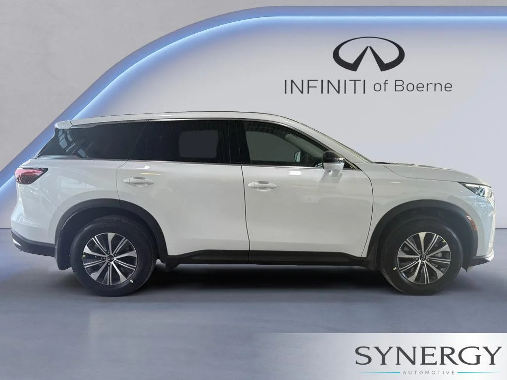 New 2027 RADIANT WHITE INFINITI Pure FWD image 4
