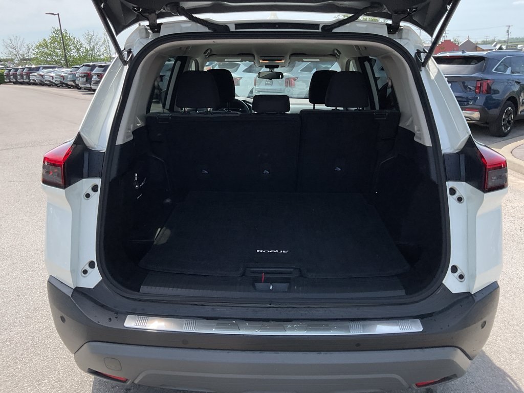 Used 2021 Pearl White Tricoat Nissan SV image 16