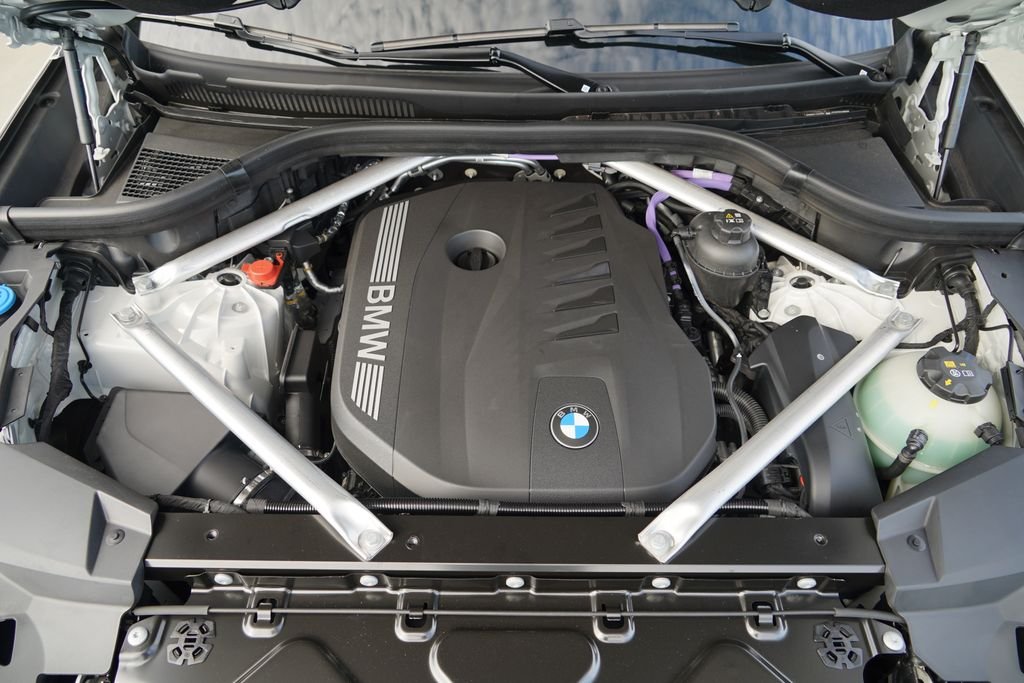 New 2026 Alpine White BMW sDrive40i image 31