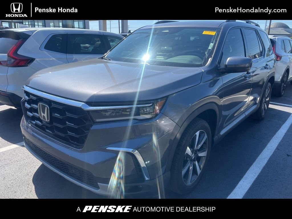2025 Honda Pilot Touring AWD's photo