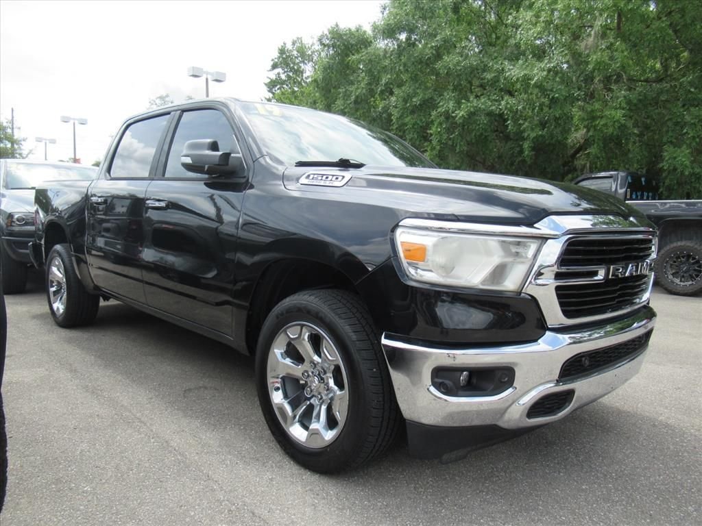 2019 RAM 1500 Big Horn/Lone Star 4x4 Crew Cab 5'7's photo