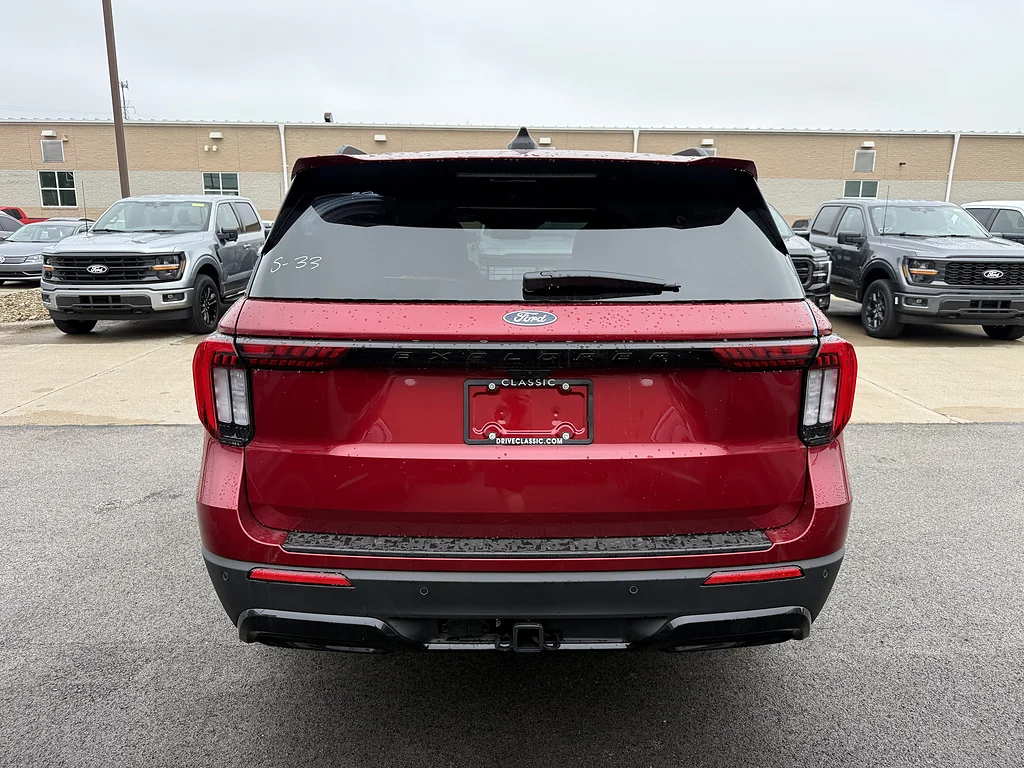 New 2027 Ruby Red Metallic Tinted Clearcoat Ford ST-Line image 4