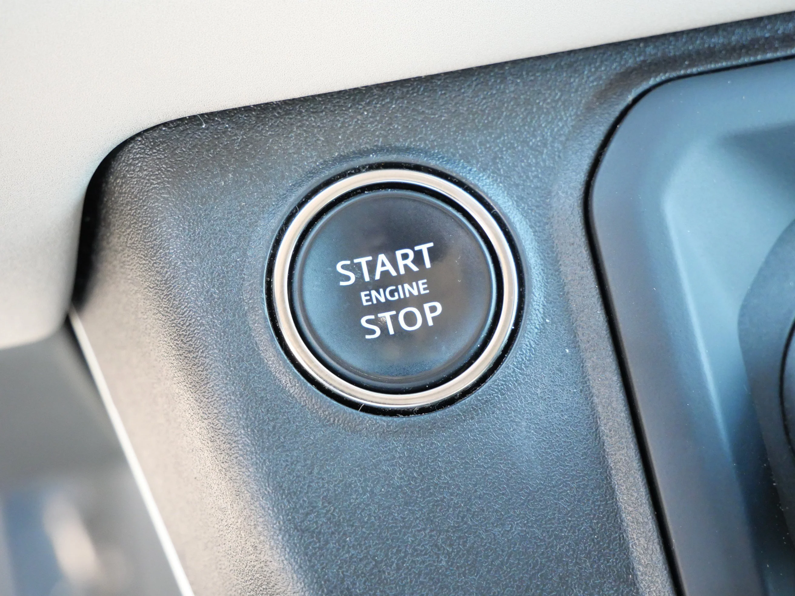 Used 2023 Fuji White Land Rover SE image 30