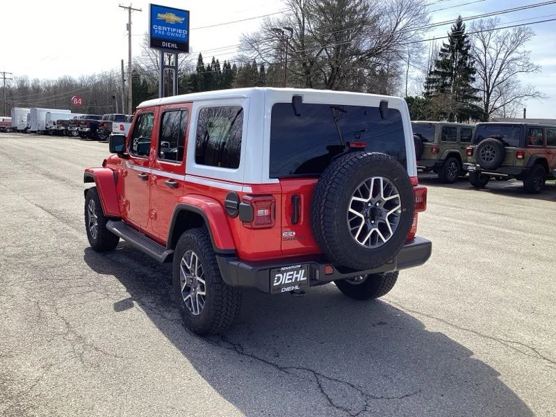 New 2026 Firecracker Red Clear-Coat Exterior Paint Jeep Sahara image 5