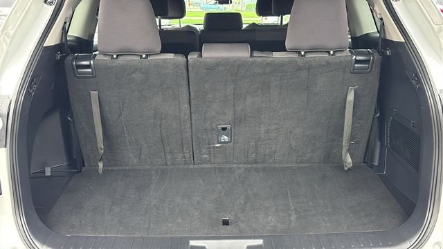 Used 2025 Pearl Toyota LE image 34