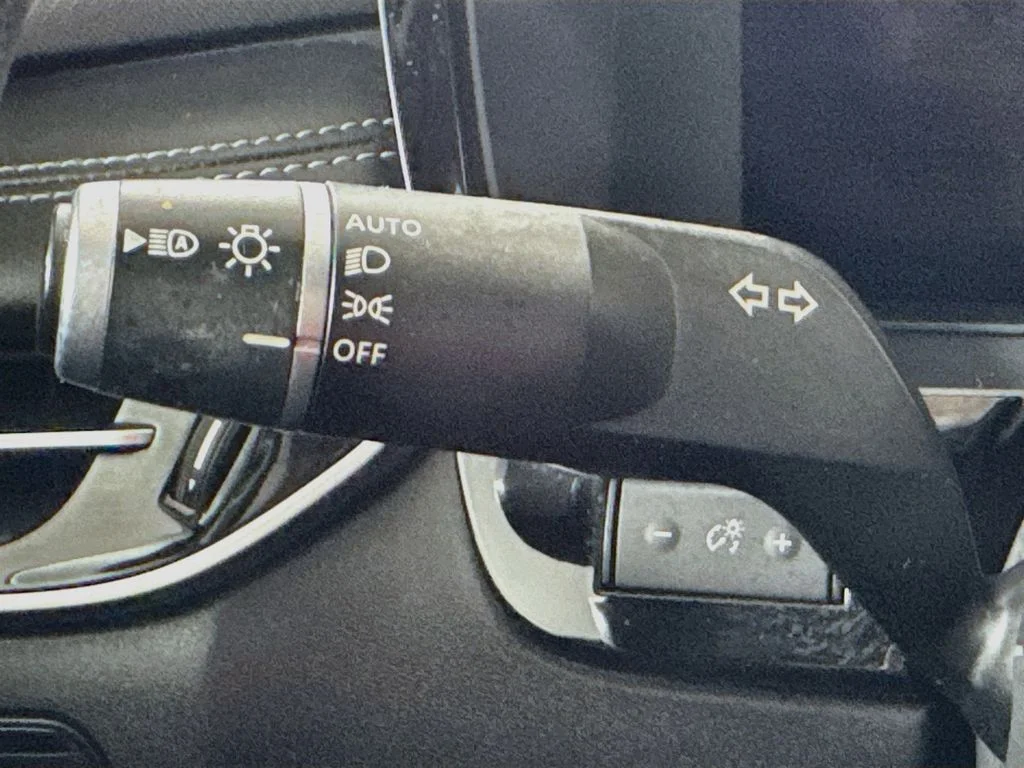 Certified Used 2023 Silver INFINITI LUXE image 15