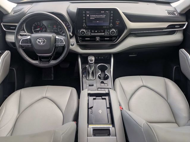 Used 2020 Black Toyota XLE image 16