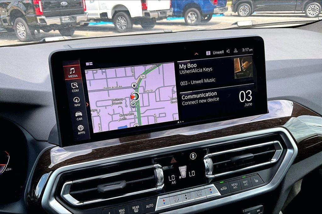 Used 2025 White BMW xDrive30i image 12