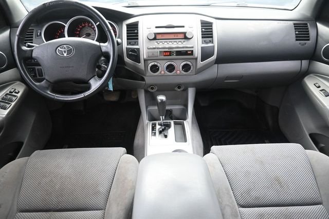 Used 2008 White Toyota Base image 19