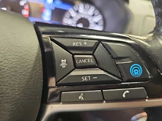 Used 2019 Silver Nissan 2.5 SL image 18