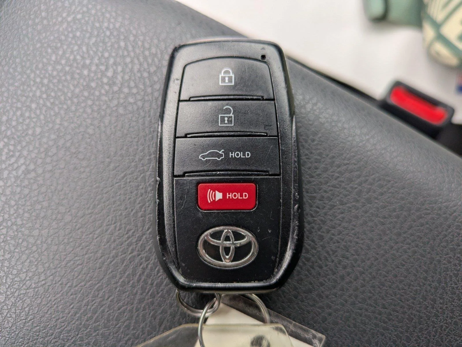 Used 2025  Toyota LE image 26