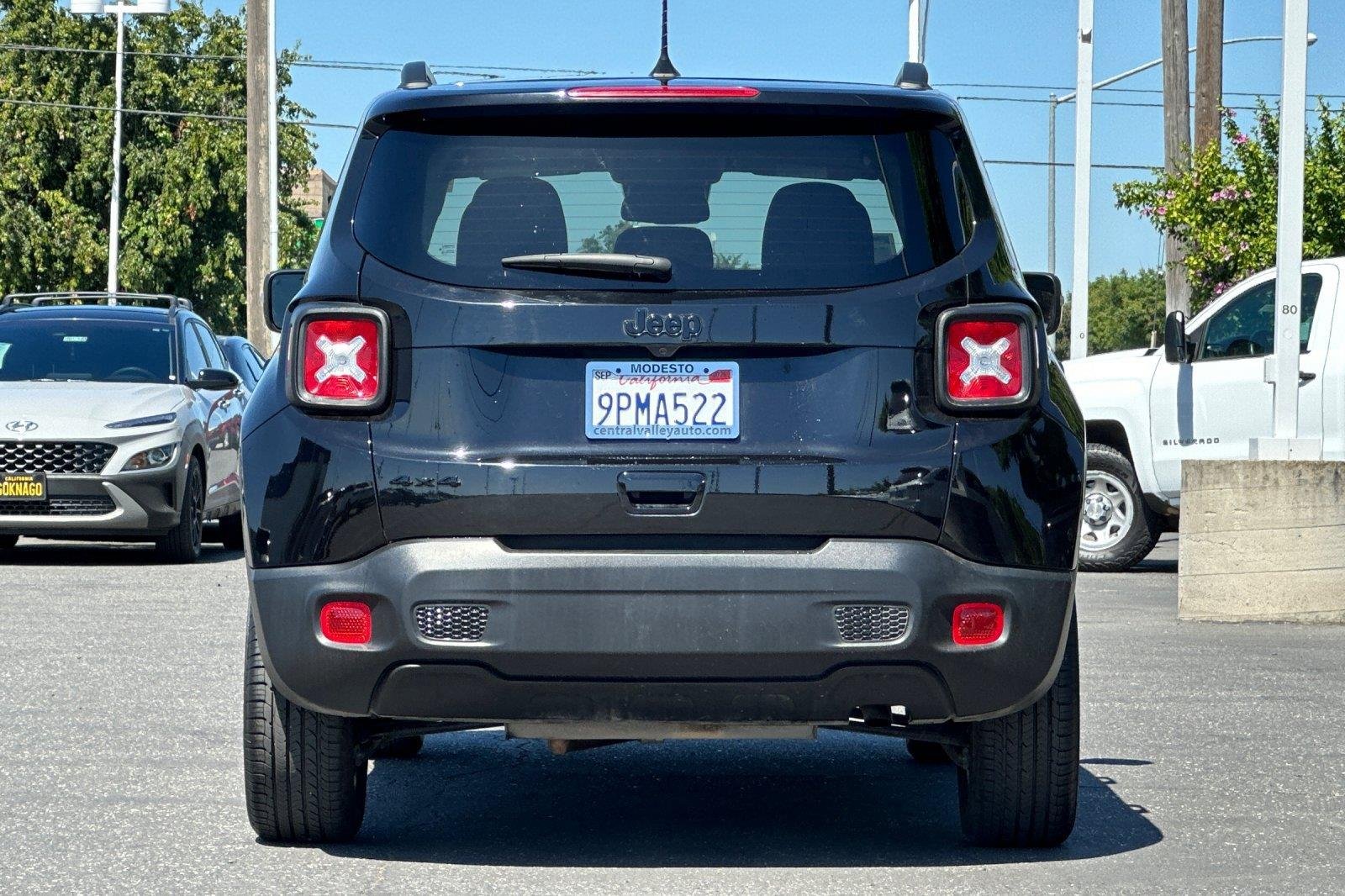 Used 2023 Black Clearcoat Jeep Altitude image 5