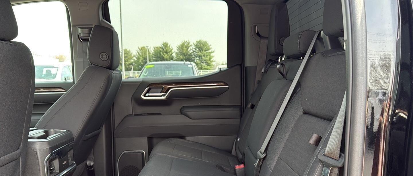 Used 2025 Onyx Black GMC Elevation image 10