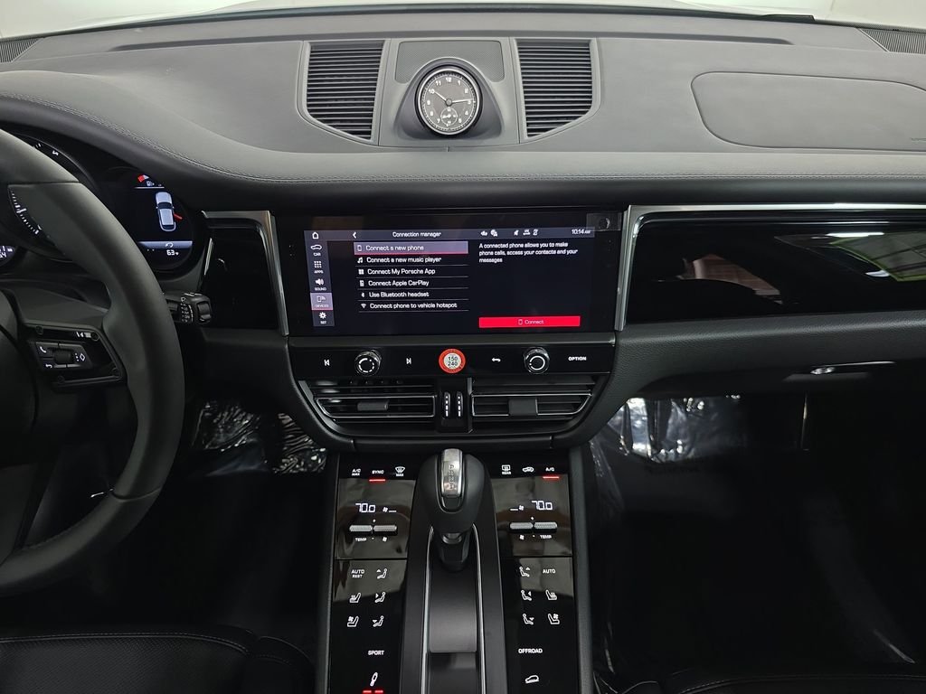 2025 Porsche Macan Base - Photo 16