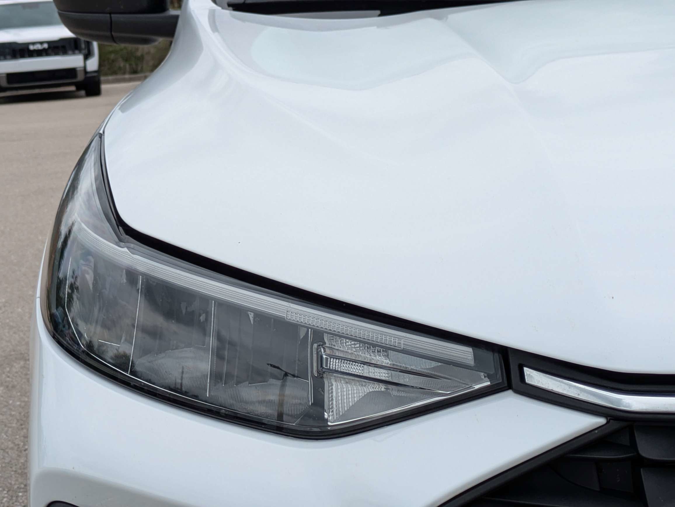 Used 2025 Oxford White Ford Active image 10